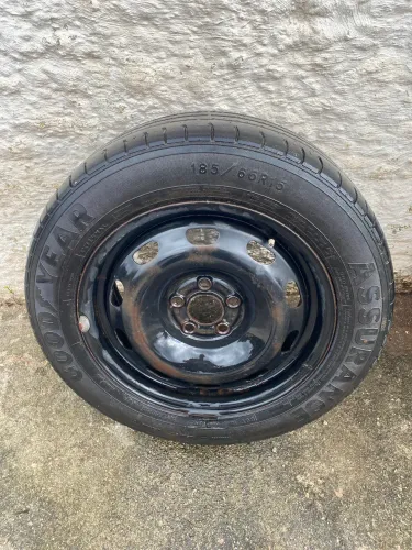 Roda aro 15 com pneu 185 65 step de carro