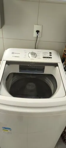 Excelente máquina de lavar roupas da Eletrolux 17 kg Essencial Care
