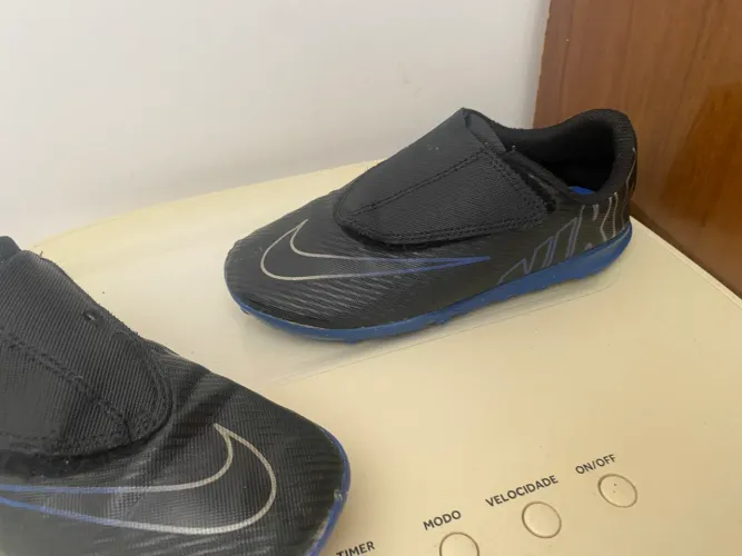 Chuteira infantil Nike tamanho 30