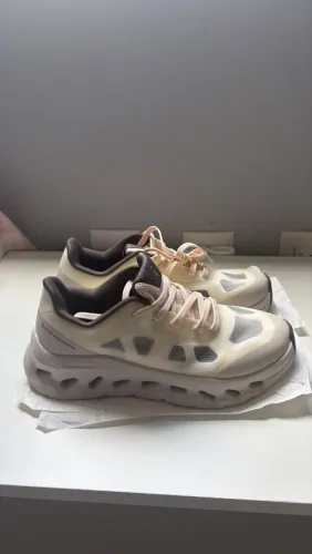 On Cloudtilt Remix Feminino Silver | Ivory ? 36 BR