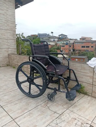 Vendo cadeira de rodas 
