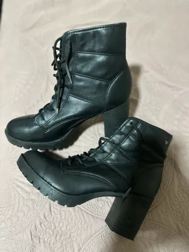 Bota salto preta botina/ coturno 