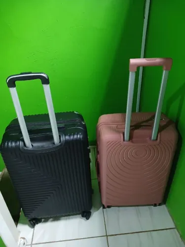 Estou vendendo duas malas de 23 kg, usadas somente uma vez, por 550 as duas.