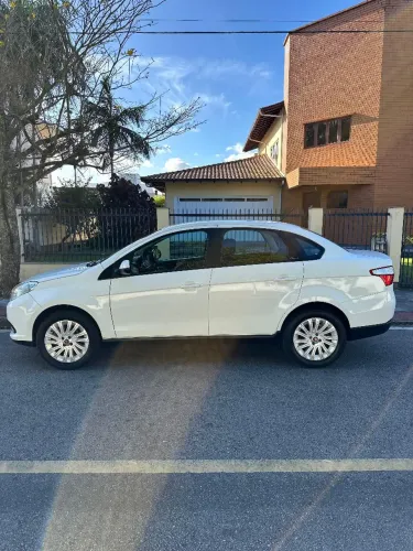 Fiat Grand Siena Essence 1.6 Flex 16V 2017