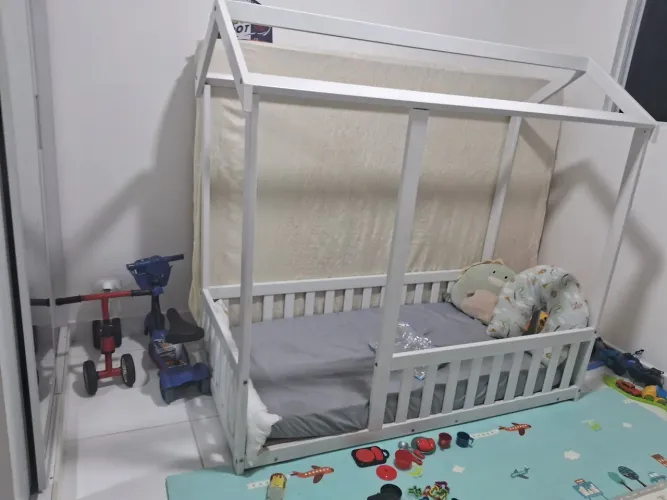 Cama para crianças tipo casinha com colchão