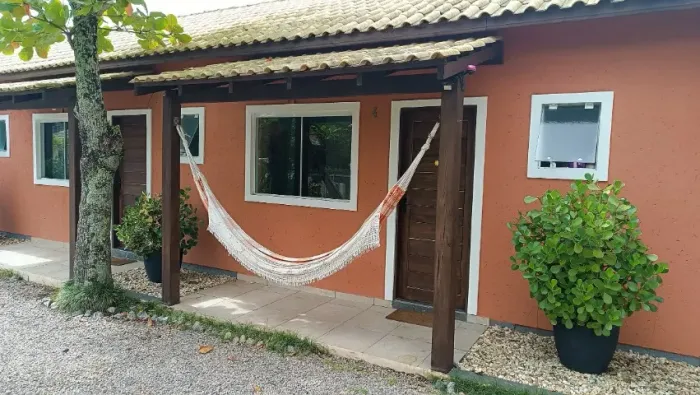 Alugo casa geminada 1 quarto ANUAL nos Ingleses. Direto com proprietário. Sem iptu/cond.