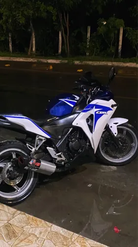 Vendo MOTO CBR