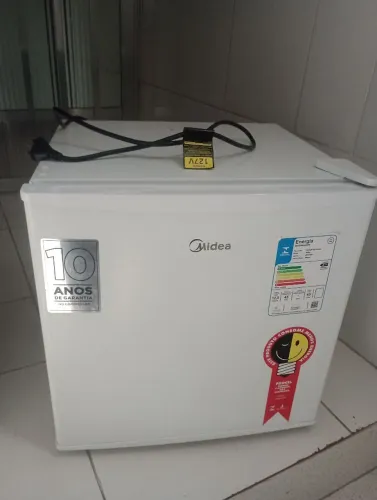 Vendo frigobar muito novo pouco uso