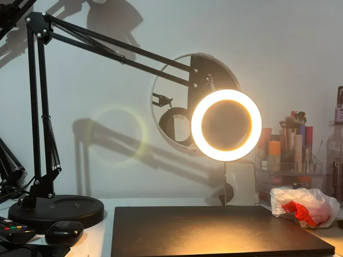 Luminária de Mesa LED com Lente de Aumento (Zoom)