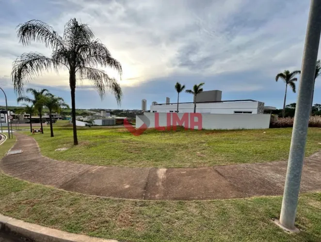 LINDO TERRENO DE ESQUINA NO CONDOMÍNIO RESIDENCIAL ALPHAVILLE - BAURU / SP