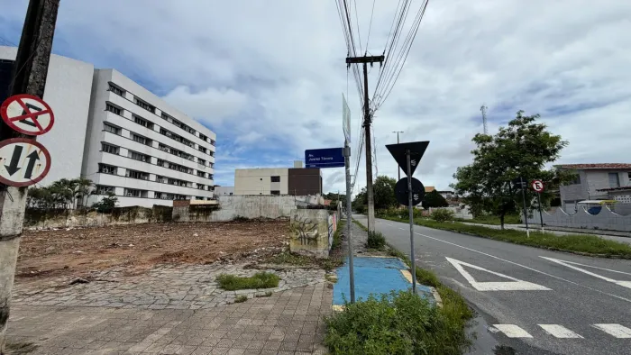 ALUGUEL Terreno na avenida Joarez Távora 