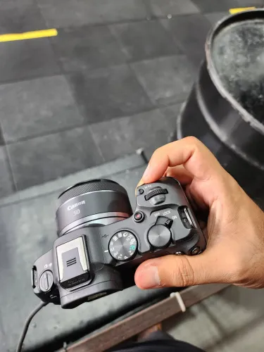 Canon R8 com lente 50mm RF