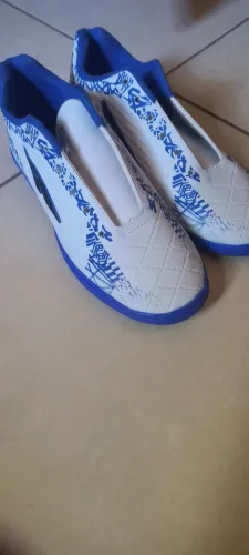 Tô vendendo essa chuteira de futsal 38 e 39, e aceito trocas