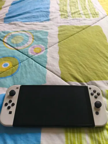 Nintendo Switch OLED Branco + Pro controller