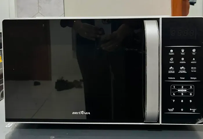 Microondas Britânia 
