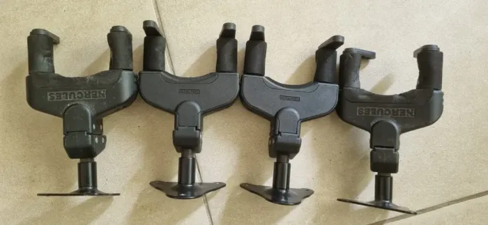 4 Suportes Parede Guitarra /baixo /violão Haste Curta Hercules Cor Preto