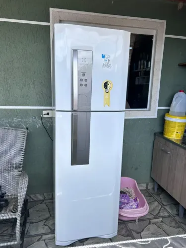 Geladeira Electrolux Top Freezer 402L Branco