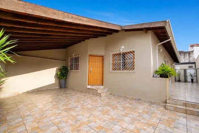 Casa Térrea no Mirante/Engordadouro com 3 Dormitórios, Suíte, Área Gourmet e 3 Vagas