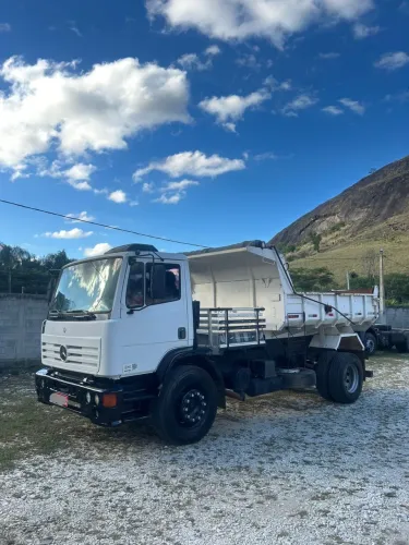 Caminhão Mercedes 1720 caçamba