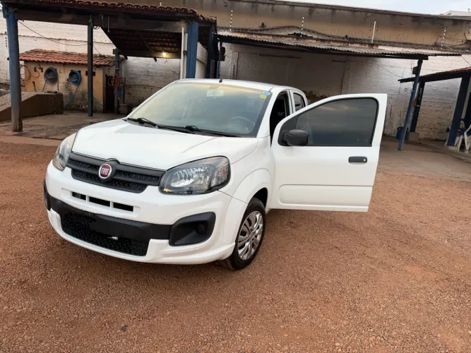 Fiat Uno Attractive 1.0 EVO Fire Flex 8V 5P 2021