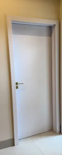 Batente de porta branca