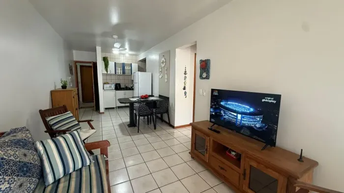 Apartamento 2 dormitórios mobiliado na 2ª quadra do mar Canasvieiras