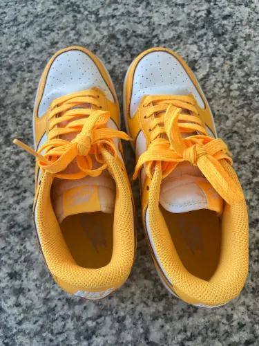 Tênis Nike amarelo