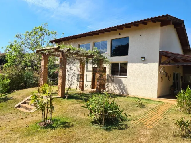 Imóvel de Alto Padrão em Chapada dos Guimarães-MT: Casa com 3 quartos, 1 suíte, 2 salas, 2