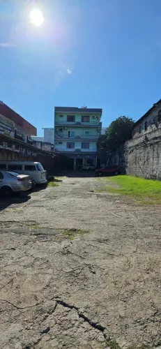Oportunidade de Investimento: Prédio Misto (12 Aptos + Oficina) em Amplo Terreno de 756m²