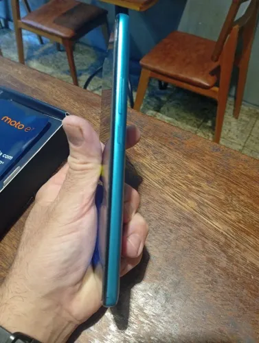 Celular moto E7