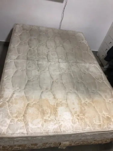Vendo cama de casal , colchão e base