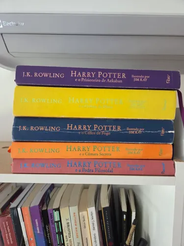 Colecao dos 5 primeiros livros ilustrados do Harry Potter
