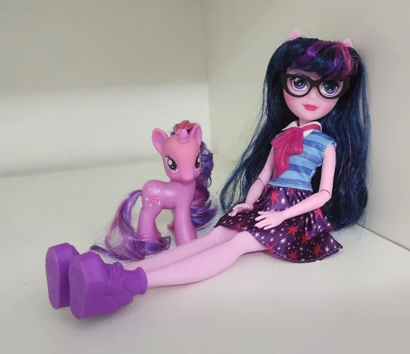 Boneca Equestria girls Twilight Sparkle e pony