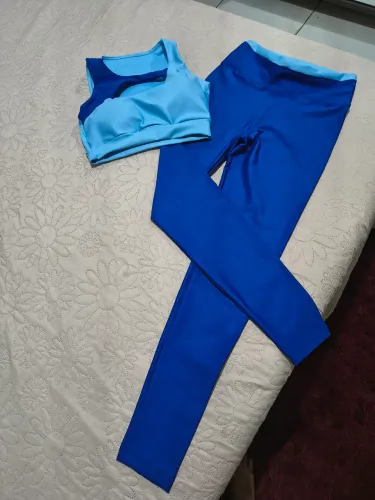 Roupa de Academia nova.