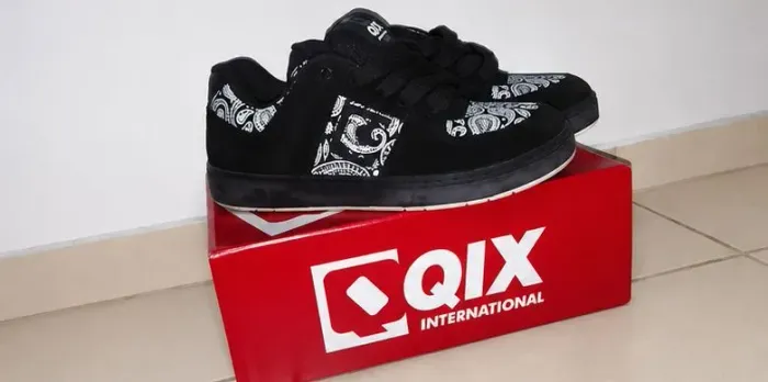 Tênis preto qix 90s