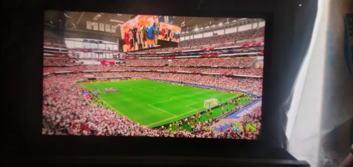 TV LG smart 42 polegadas adaptada na moldura de 43 funcionando normal