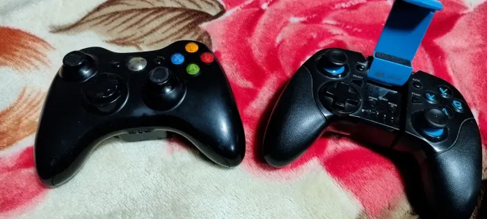 Dois Joystick um para Xbox e outro Conexão USB para game e Smartphone 