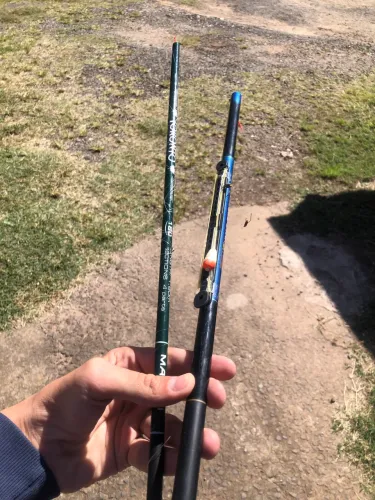 Duas Varas de Pesca Telescópica