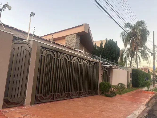Casa de Alto Padrão com Piscina e Área Gourmet p/ locação - Jardim Bela Vista