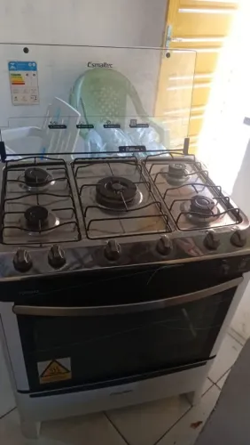 Vendo, funciona bem, só limpeza nas bocas e forno troquei por o novo. Não faço entrega 