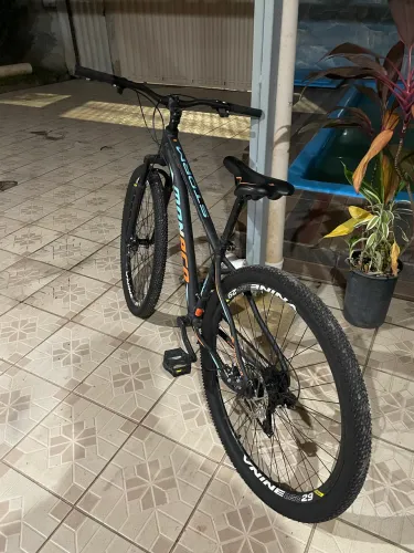 Bicicleta aro 29 extremamente nova 