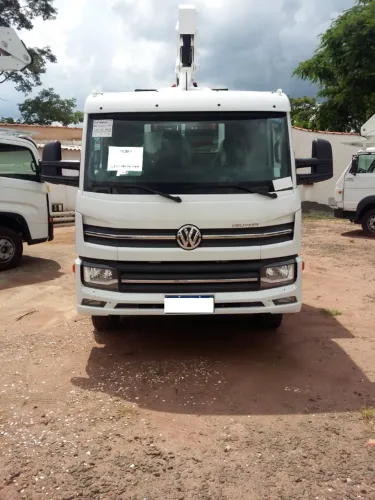 ALUGO CAMINHÃO VW 11-180 BRANCO 2021 CESTO AÉREO DUPLO ISOLADO