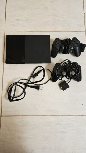 PlayStation 2 Slim Desbloqueado (Mod. SCPH-90006) + 2 Controles