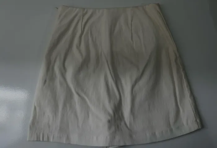 saia-short off-white tamanho 16