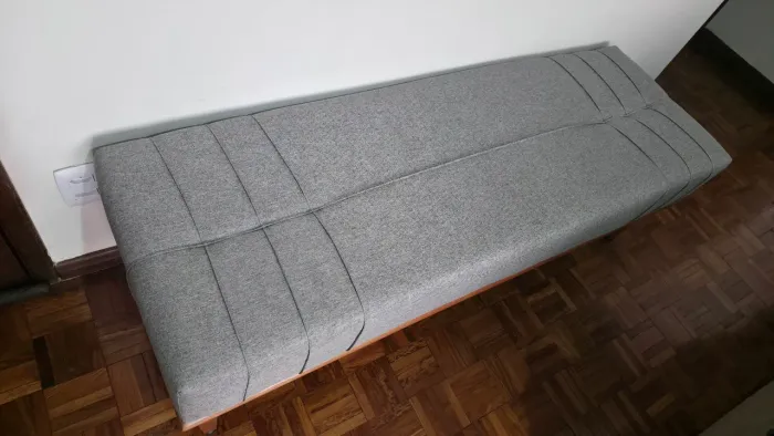 Recamier novo e sem detalhes.