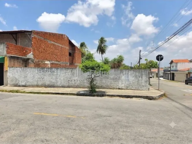 Excelente oportunidade para investimento ou construção!Terreno c/ 2485 m², murado, Esquina