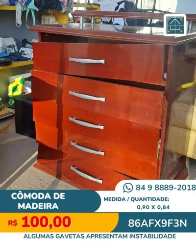 CÔMODA DE MADEIRA 