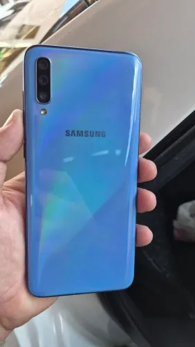 Vendo Galaxy a70, tela trincada, mais funciona perfeitamente