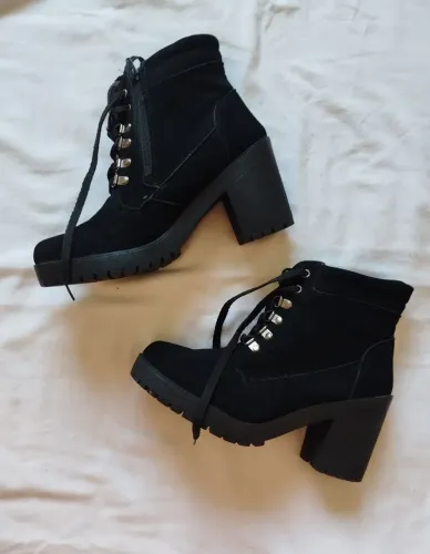 Coturno feminino
