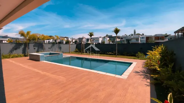 Casa de Alto Padrão no Granville | 3 Suítes, Piscina Aquecida e Vista para a Pedra Grande